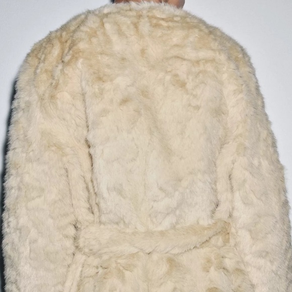 BNWT ZARA LIMITED EDITION FUR COAT - Picture 4 of 5